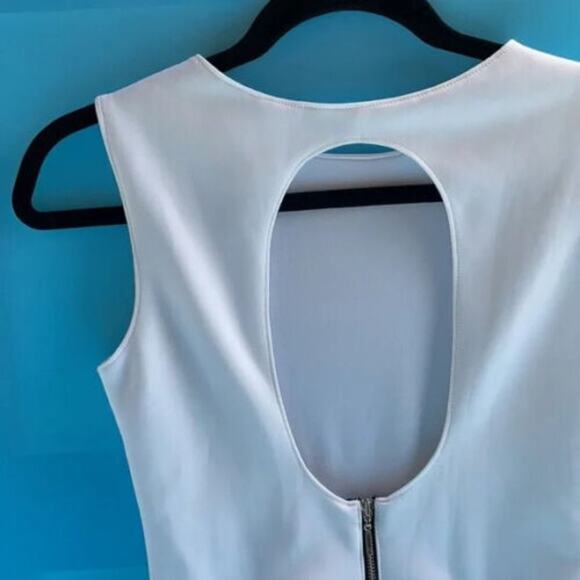 NWOT Boulee Women's White Crew Neck Open Back Peplum Sleeveless Top Size 2 - Picture 6 of 11